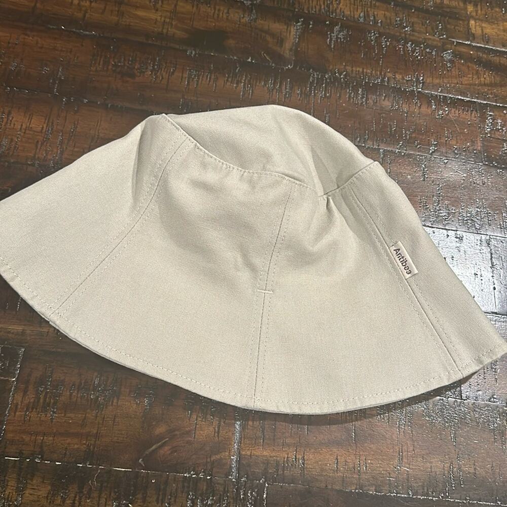 ANTIBES Bucket Hat